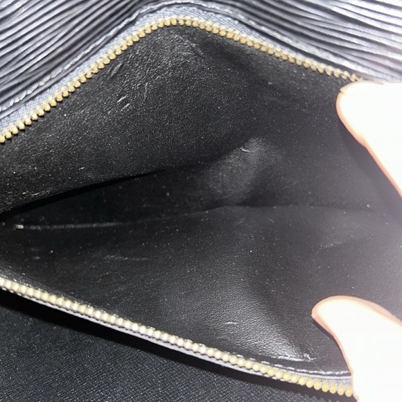 Louis Vuitton Epi Dragonne Clutch with Dustbag & COA - Picture 12 of 15